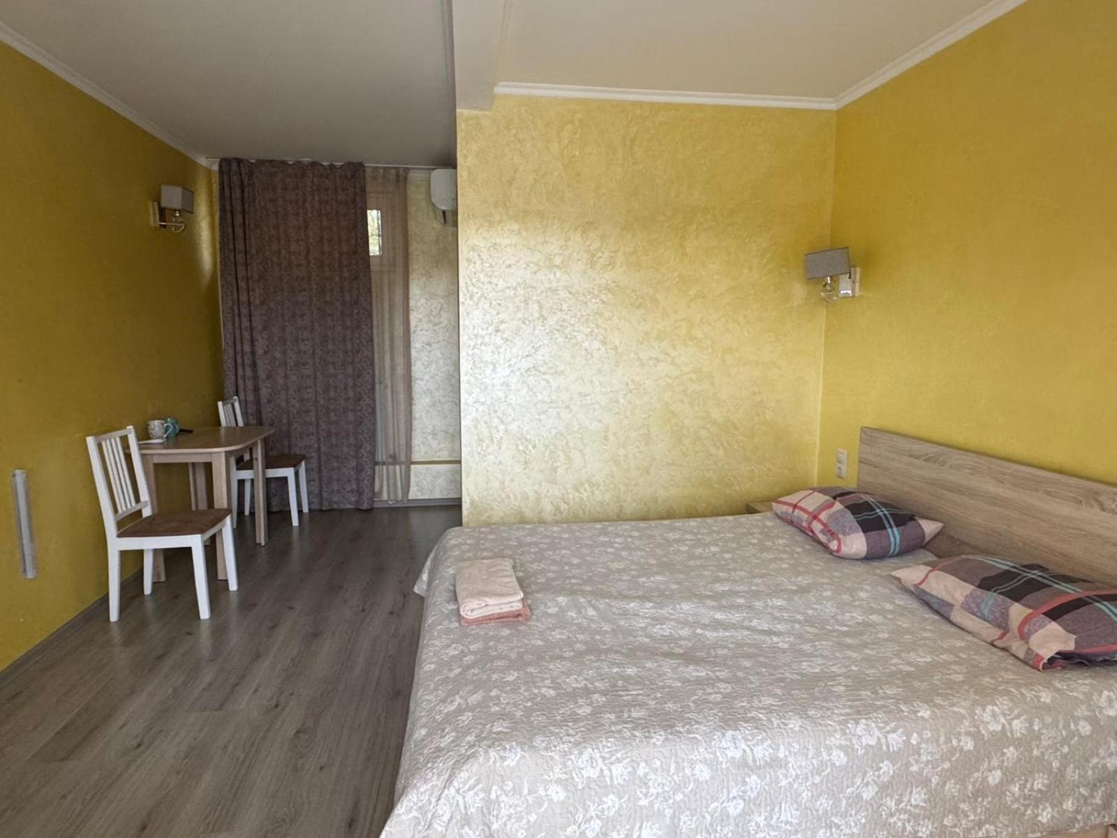 Arizona Hotel Uzhhorod Exterior photo